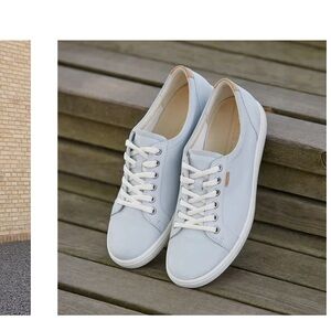 Ecco soft 7 women’s sneaker. Size 11 white. *says extra width - maybe a touch